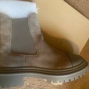 Steve Madden Tan Chelsea Boots